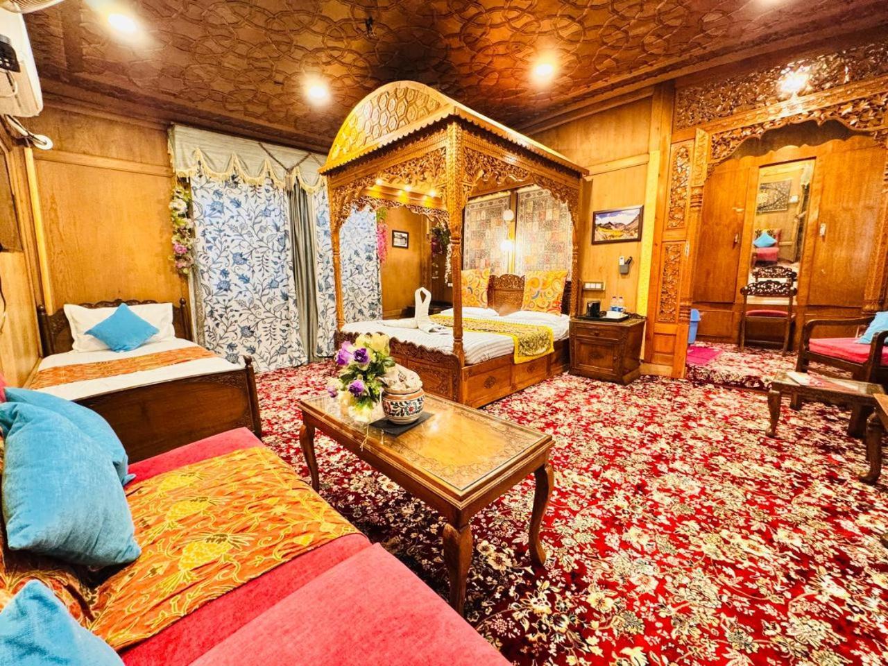 Crown Of India Group Of Houseboats Hotel Srinagar  Luaran gambar