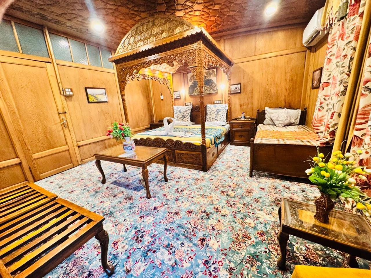 Crown Of India Group Of Houseboats Hotel Srinagar  Luaran gambar
