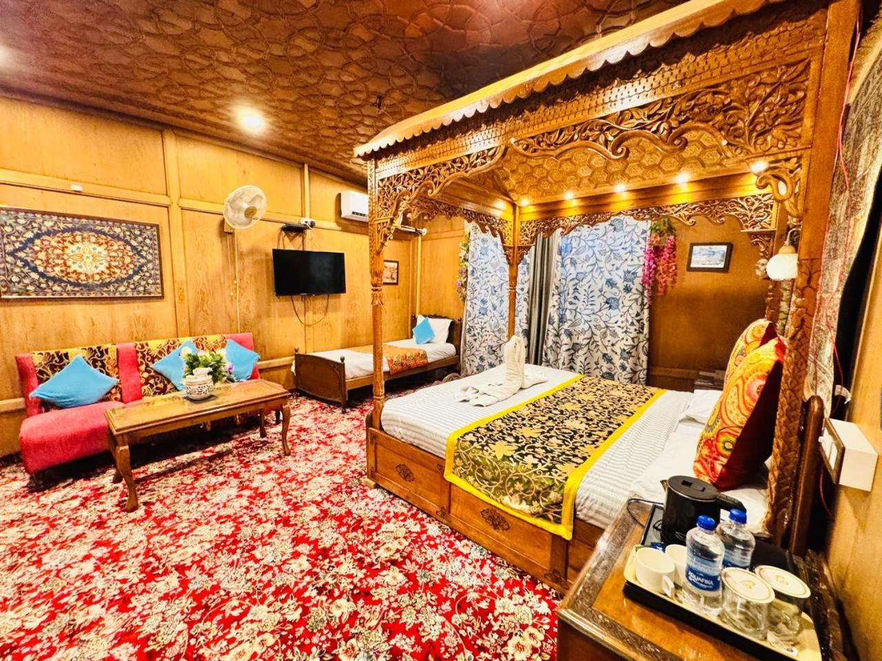 Crown Of India Group Of Houseboats Hotel Srinagar  Luaran gambar