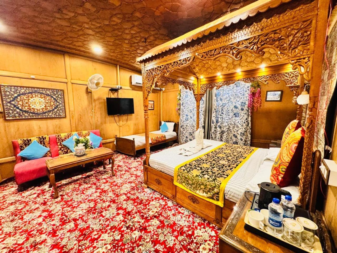 Crown Of India Group Of Houseboats Hotel Srinagar  Luaran gambar