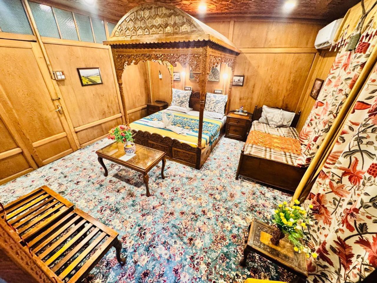 Crown Of India Group Of Houseboats Hotel Srinagar  Luaran gambar